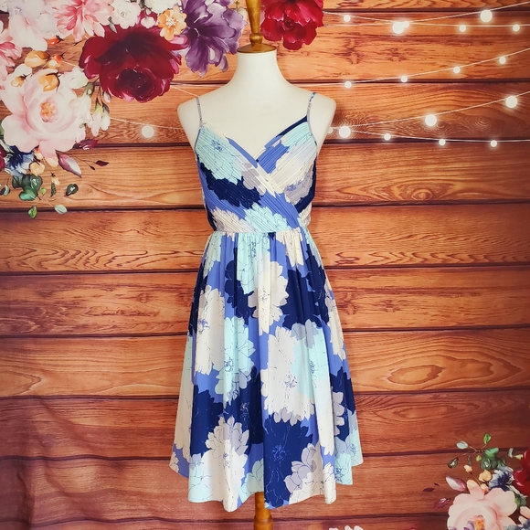 Banana Republic Dresses & Skirts - Banana Republic Blue Floral Dress